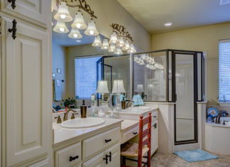 Jak wybrać lustra łazienkowe podświetlane?