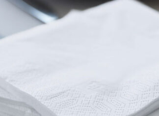 Najmodniejsze serwetki na stół weselny, czyli jakie? serwetki