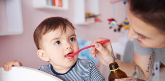 Jaki syrop podać niemowlakowi na kaszel