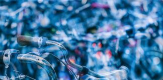 Dlaczego kierownicą jest krzywo?