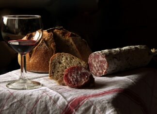 Co się dodaje do swojskiej kiełbasy?