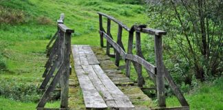 Czy trzeba robić mostek przy wyciskaniu?