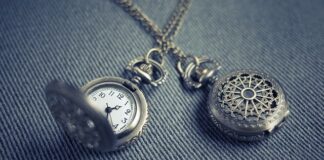 Jak zakończyć naszyjnik ze sznurka?