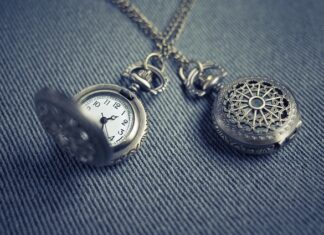 Jak zakończyć naszyjnik ze sznurka?