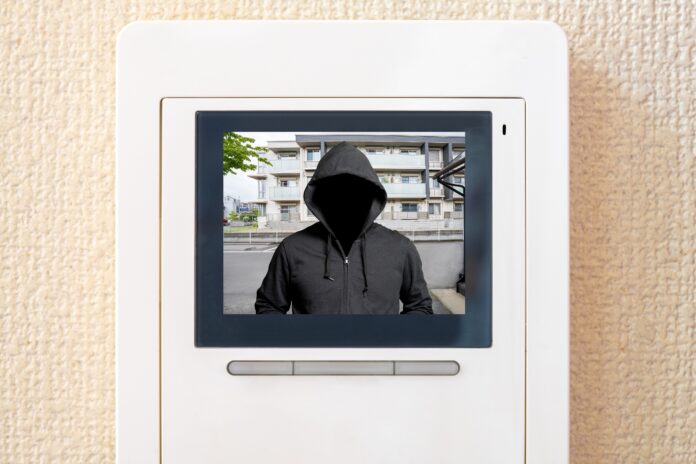 Jak domofony i wideodomofony podnoszą poziom bezpieczeństwa w domach i mieszkaniach